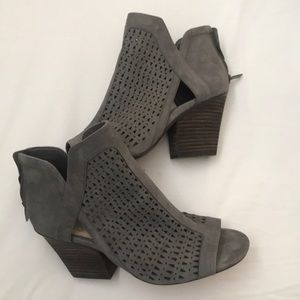 Vince Camuto Open Toe Bootie Sz 9